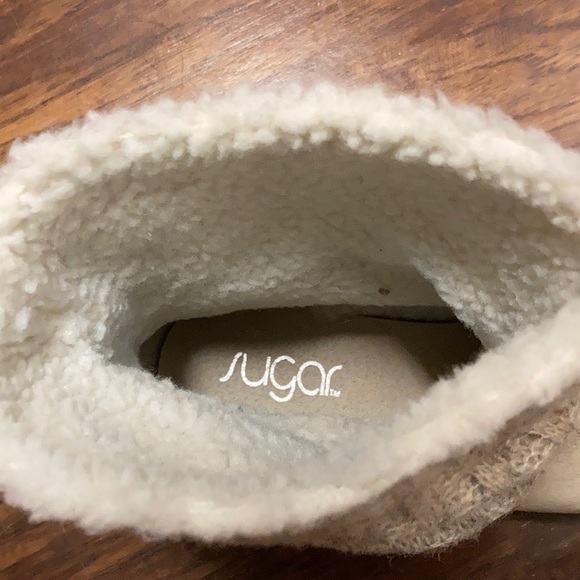 Chic versatile bootie. - Picture 4 of 4